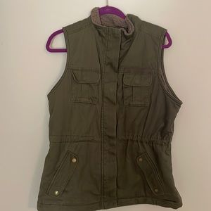 Army green cargo vest with fleece-lined collar